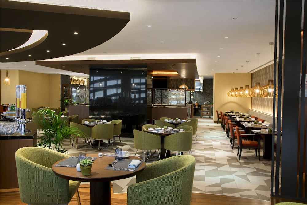 Pearl Rotana Capital Centre 10