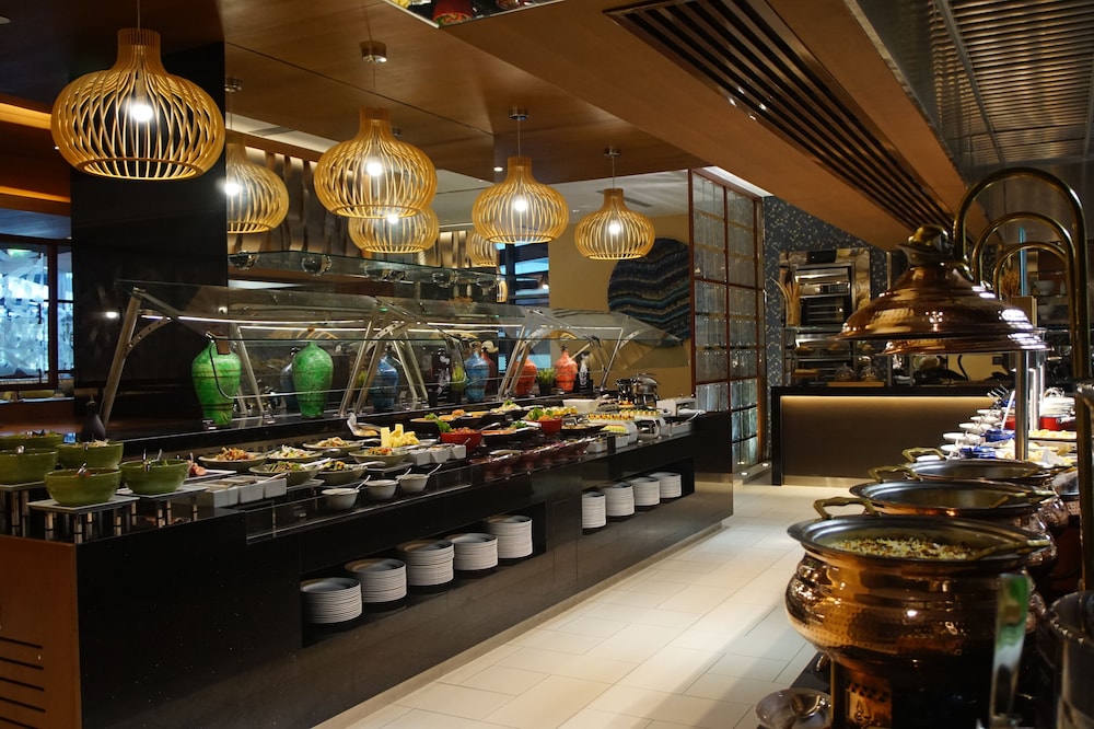 Pearl Rotana Capital Centre 16
