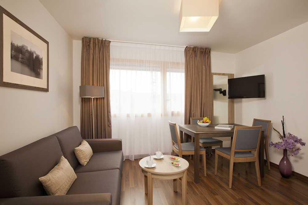 Residhome Paris Rosa Parks 11