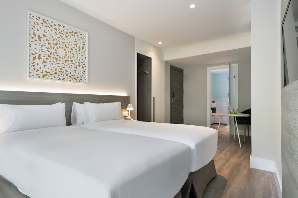Niu Barcelona 18
