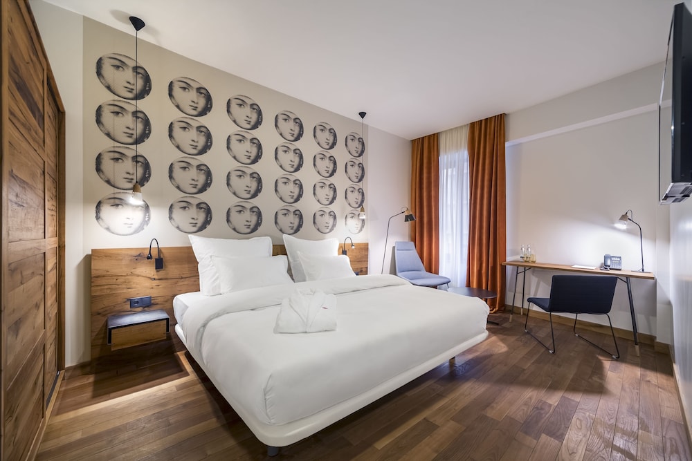 Shota@Rustaveli Boutique hotel 4