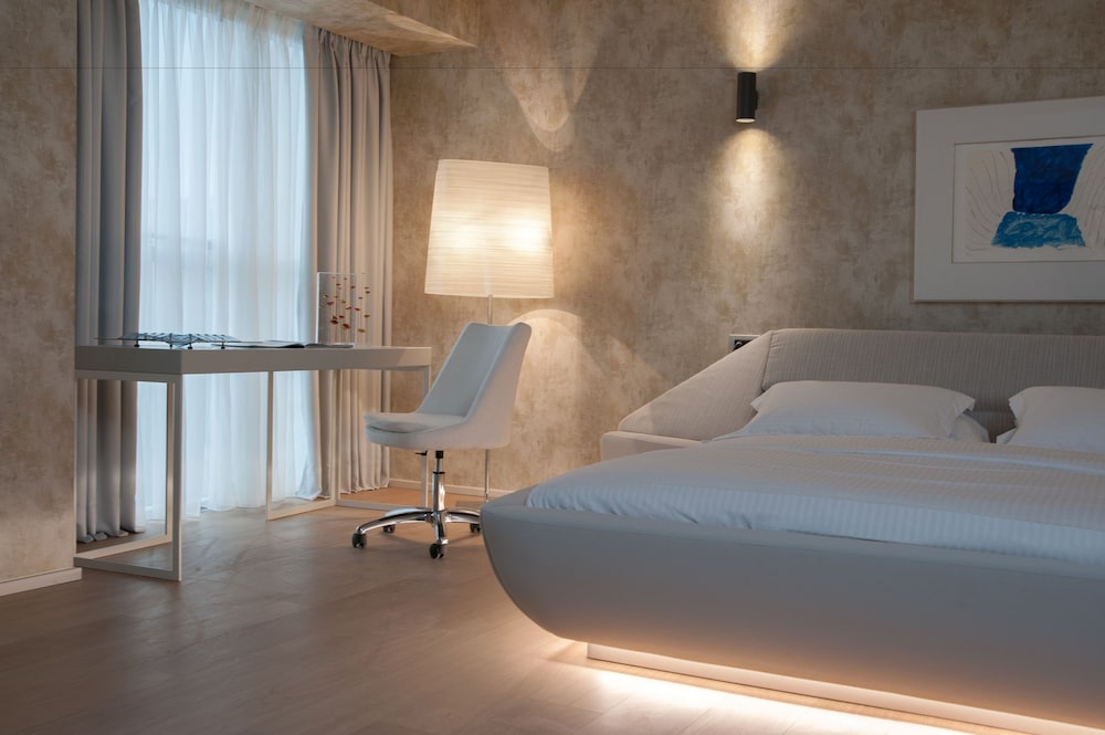 Athenaeum Grand Hotel 11