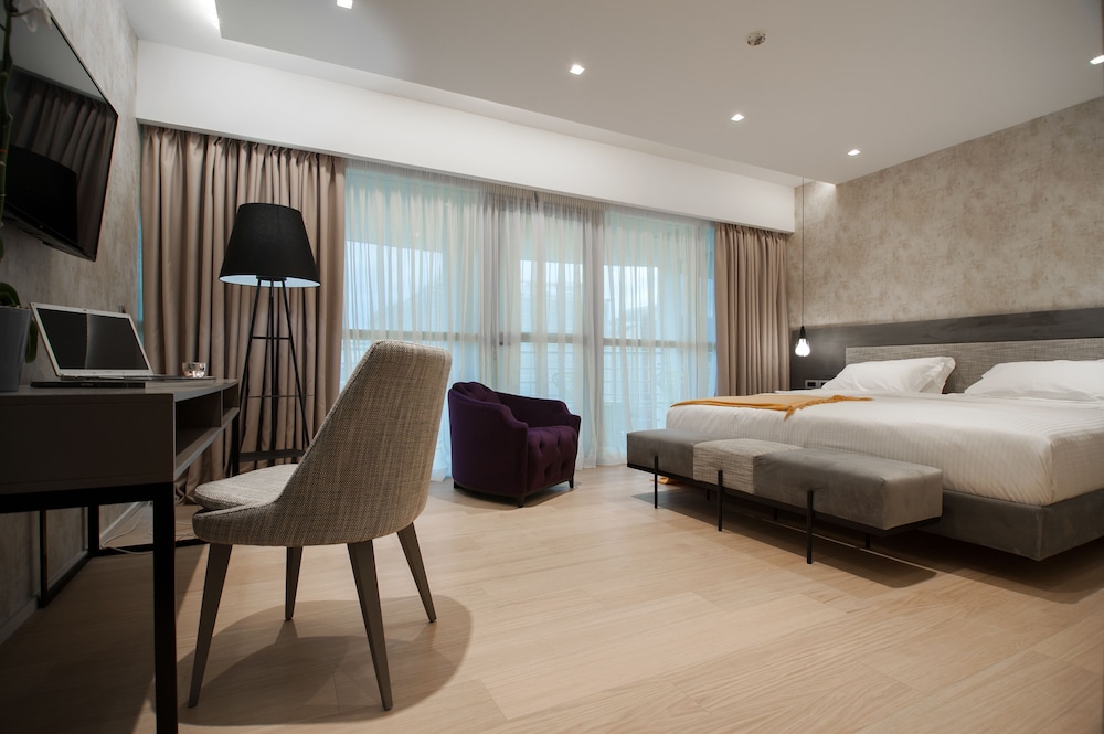 Athenaeum Grand Hotel 14