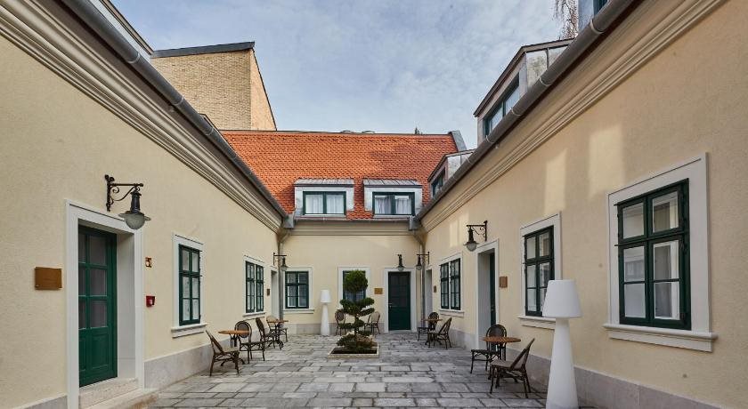 Maison Bistro & Hotel 22