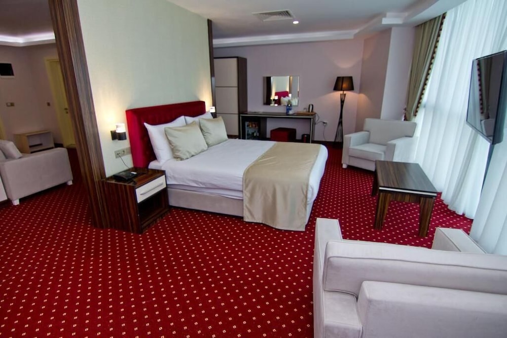 Sky Tower Hotel 19