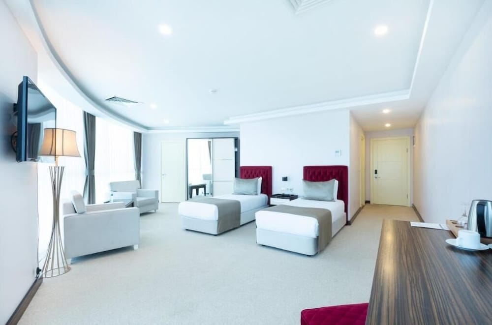 Sky Tower Hotel 24