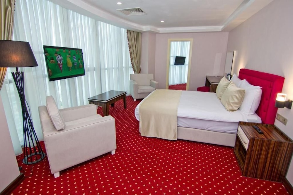 Sky Tower Hotel 17