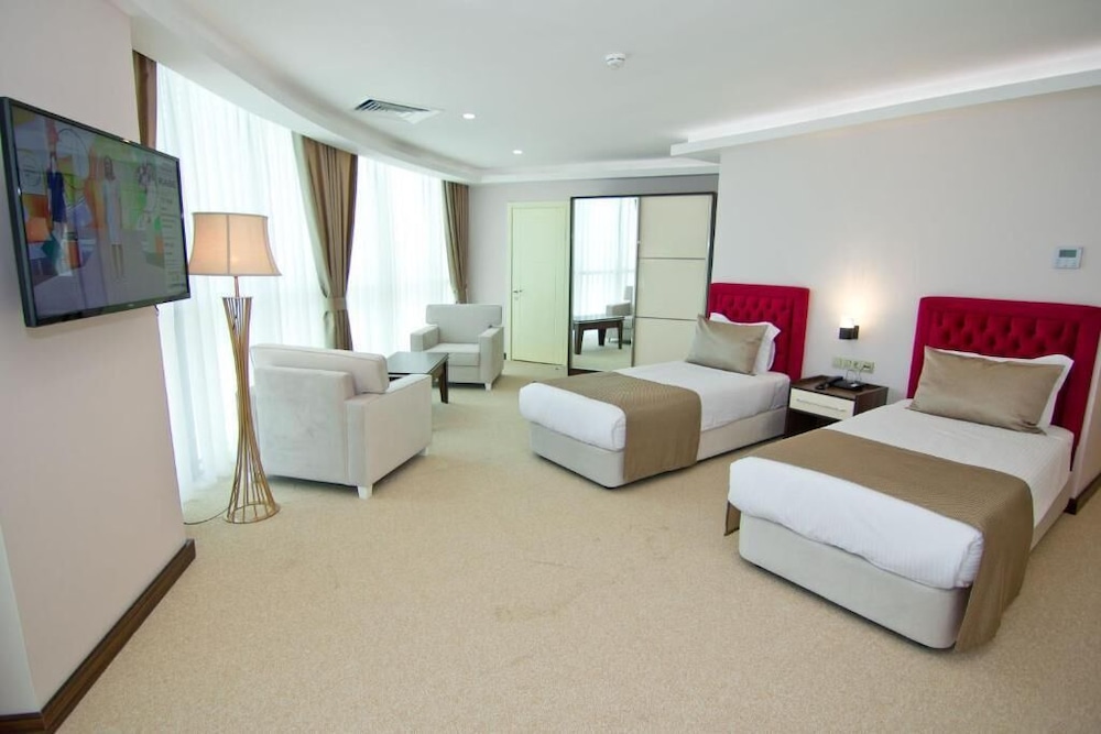 Sky Tower Hotel 23