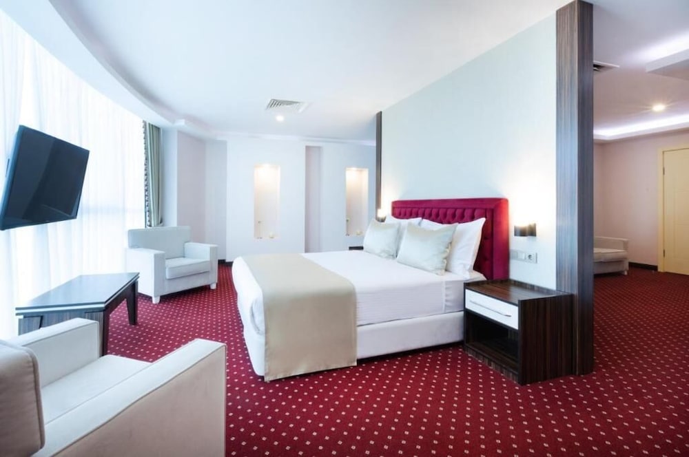 Sky Tower Hotel 20