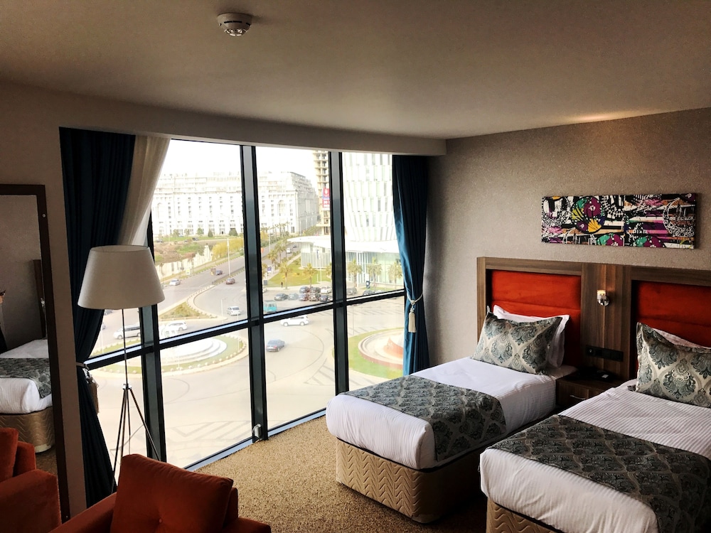 Sky Tower Hotel 8