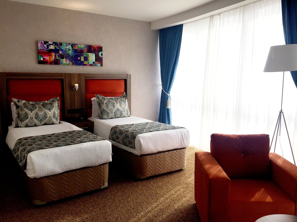 Sky Tower Hotel 5