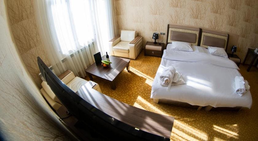 Astola Hotel 2
