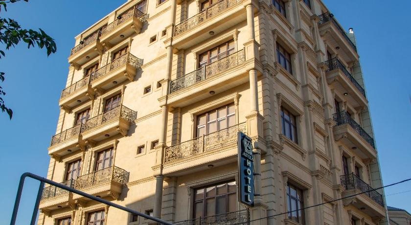 Astola Hotel 3