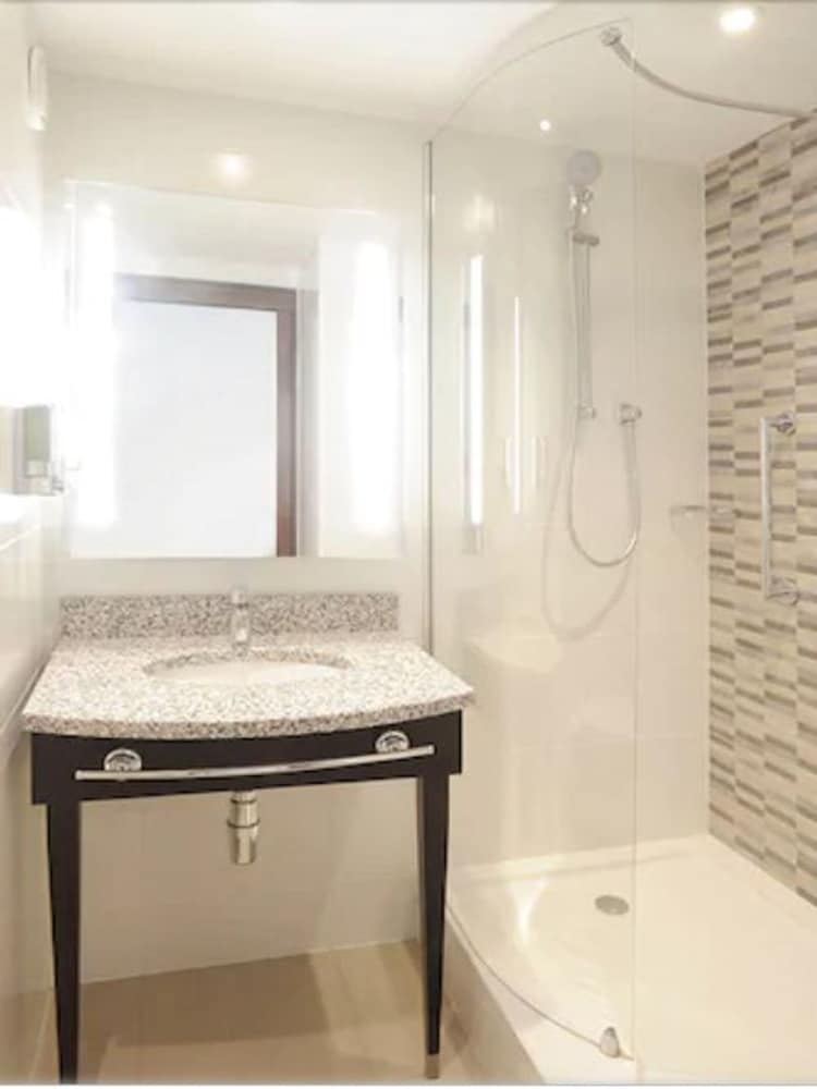 Hampton by Hilton London Stansted Airport 22