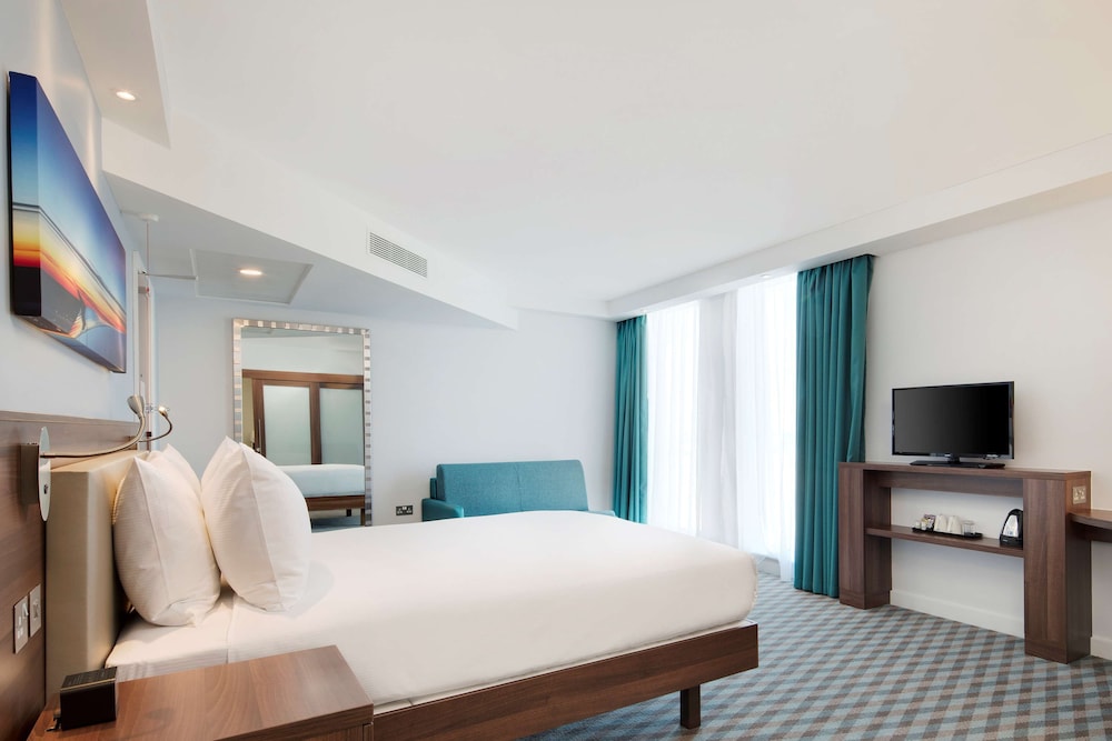 Hampton by Hilton London Stansted Airport 16