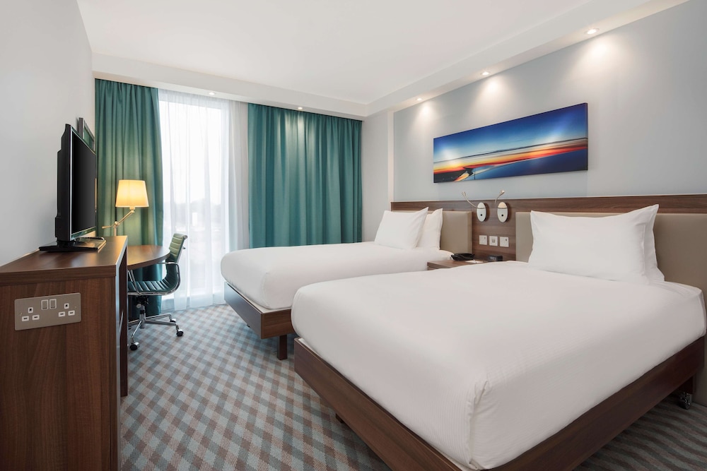 Hampton by Hilton London Stansted Airport 17