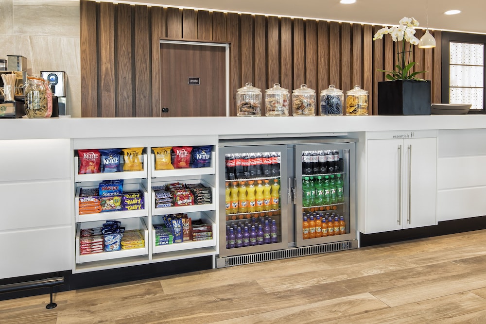 Hampton by Hilton London Stansted Airport 8