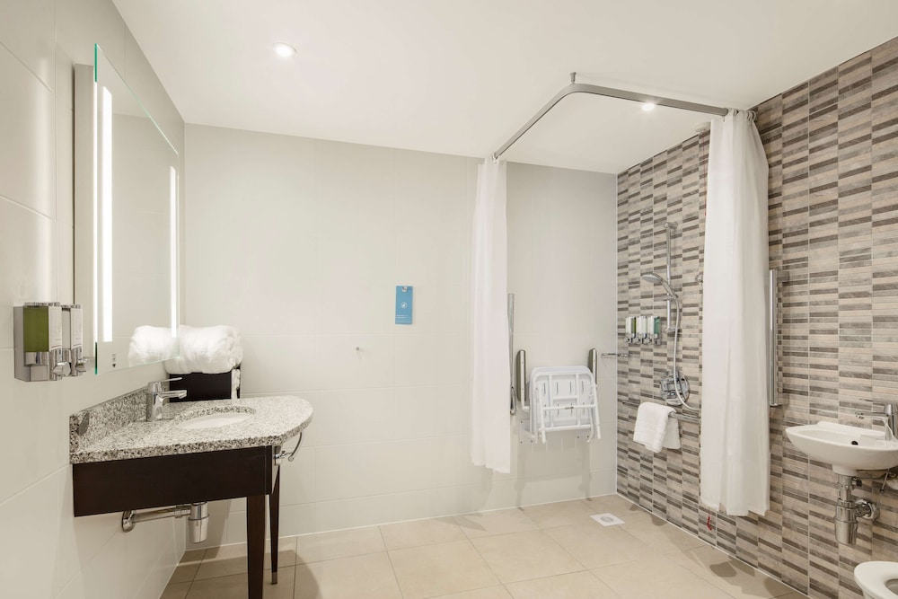 Hampton by Hilton London Stansted Airport 24