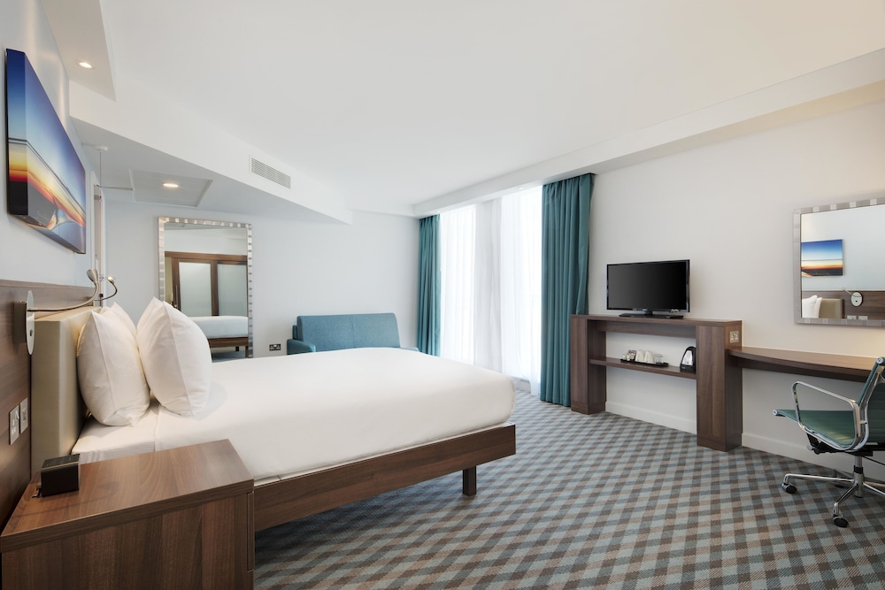 Hampton by Hilton London Stansted Airport 11