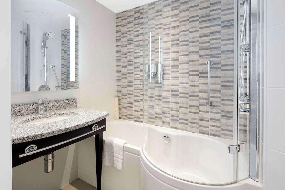 Hampton by Hilton London Stansted Airport 23