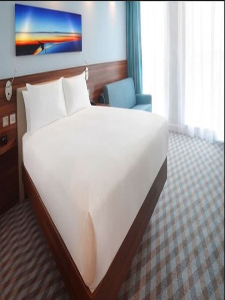 Hampton by Hilton London Stansted Airport 14