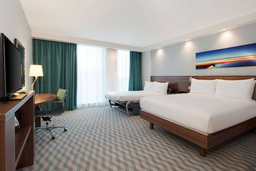 Hampton by Hilton London Stansted Airport 18