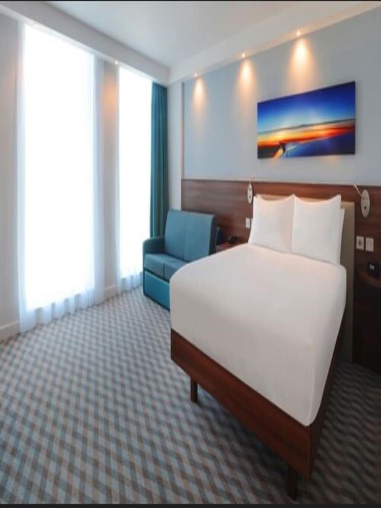 Hampton by Hilton London Stansted Airport 13