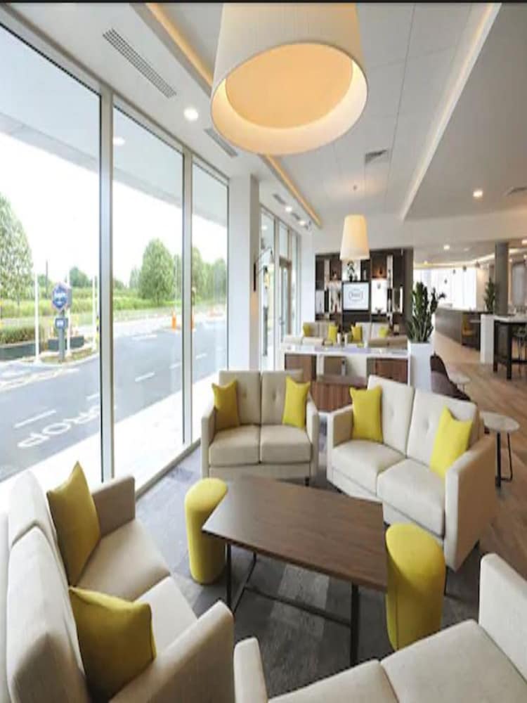 Hampton by Hilton London Stansted Airport 10