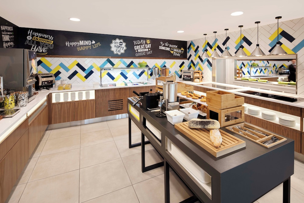 Hampton by Hilton London Stansted Airport 20