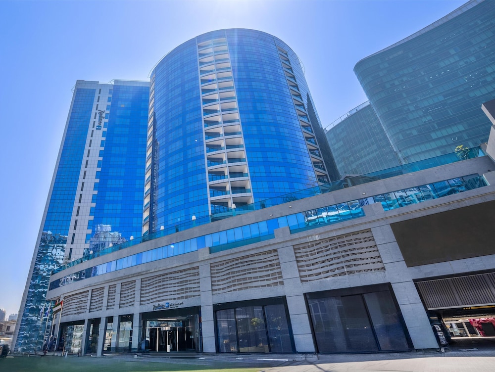 Radisson Blu Hotel Dubai Waterfront 1