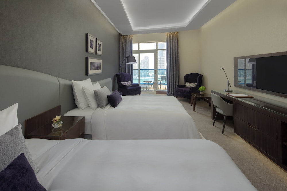 Radisson Blu Hotel Dubai Waterfront 11