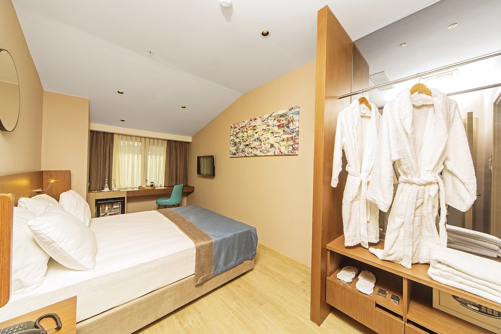 Redmont Hotel 8