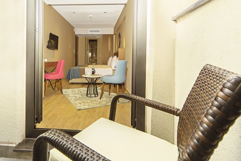 Redmont Hotel 24