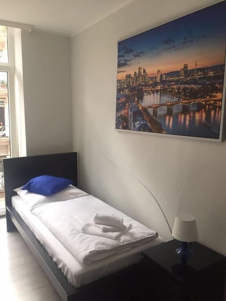 Main Hotel Frankfurt City 12