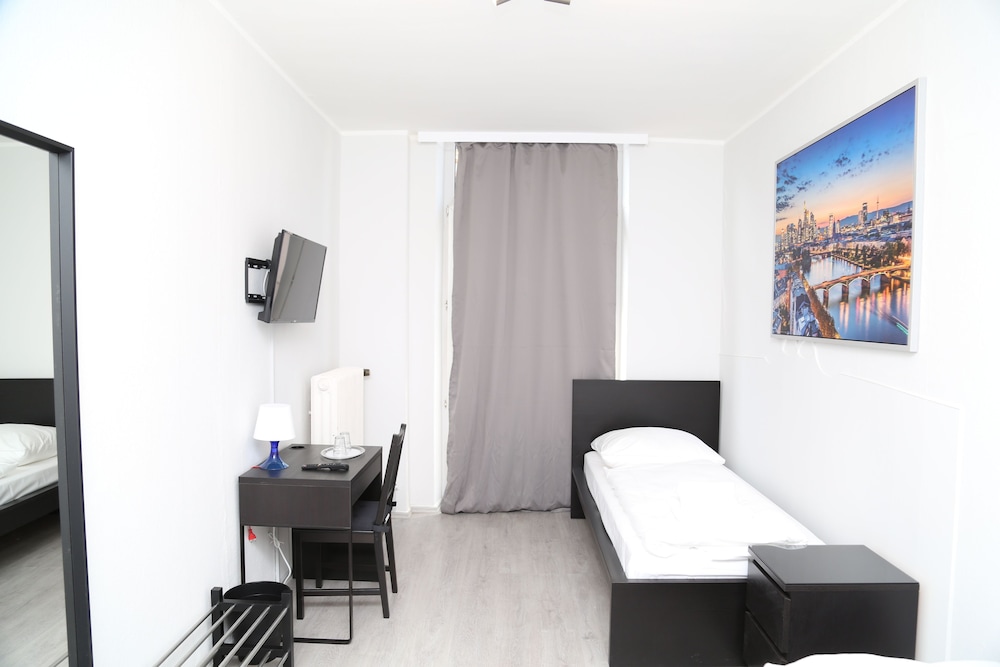 Main Hotel Frankfurt City 8