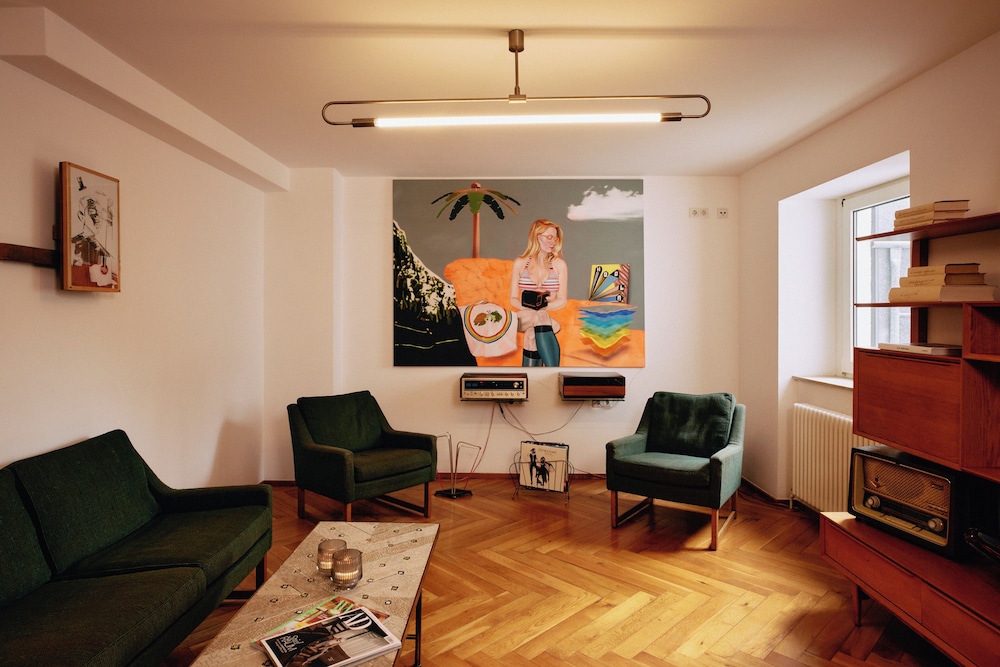 18Arts Hotel 3