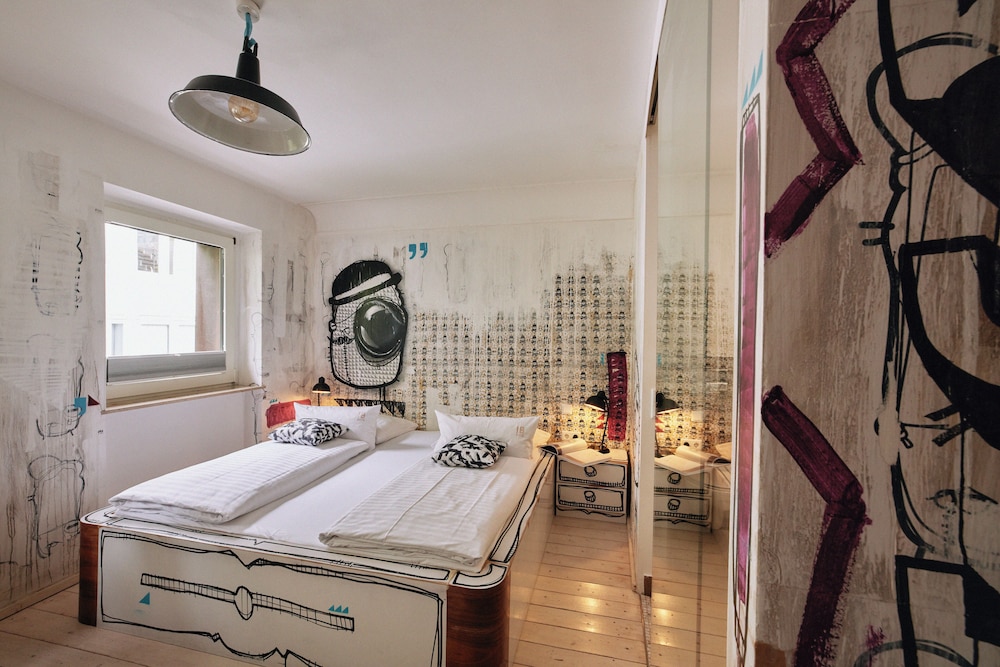 18Arts Hotel 10