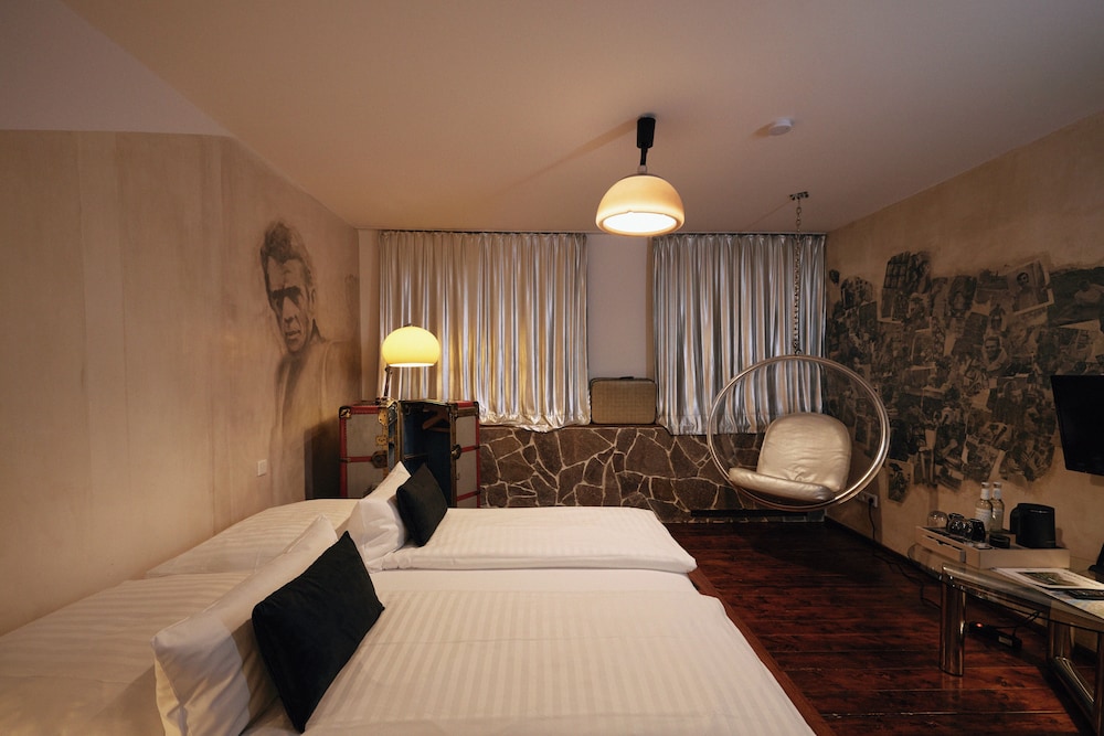 18Arts Hotel 12
