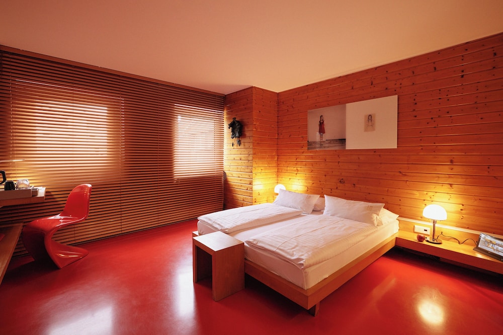 18Arts Hotel 23