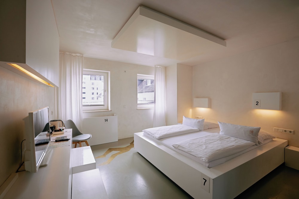 18Arts Hotel 7