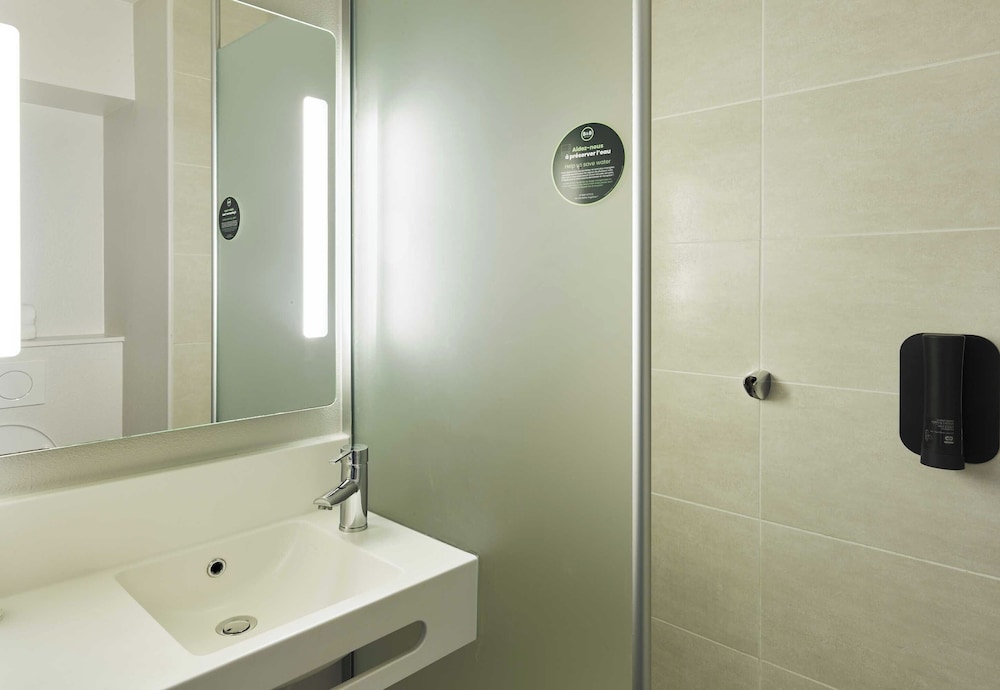 B&B HOTEL Paris Est Bobigny Université 21