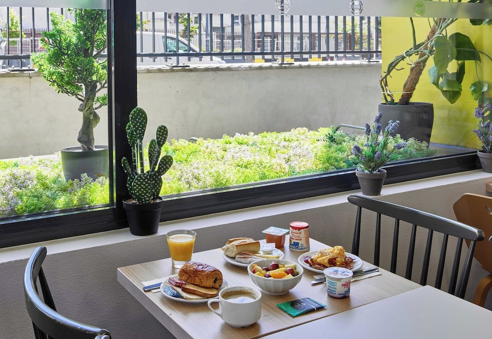 B&B HOTEL Paris Est Bobigny Université 24