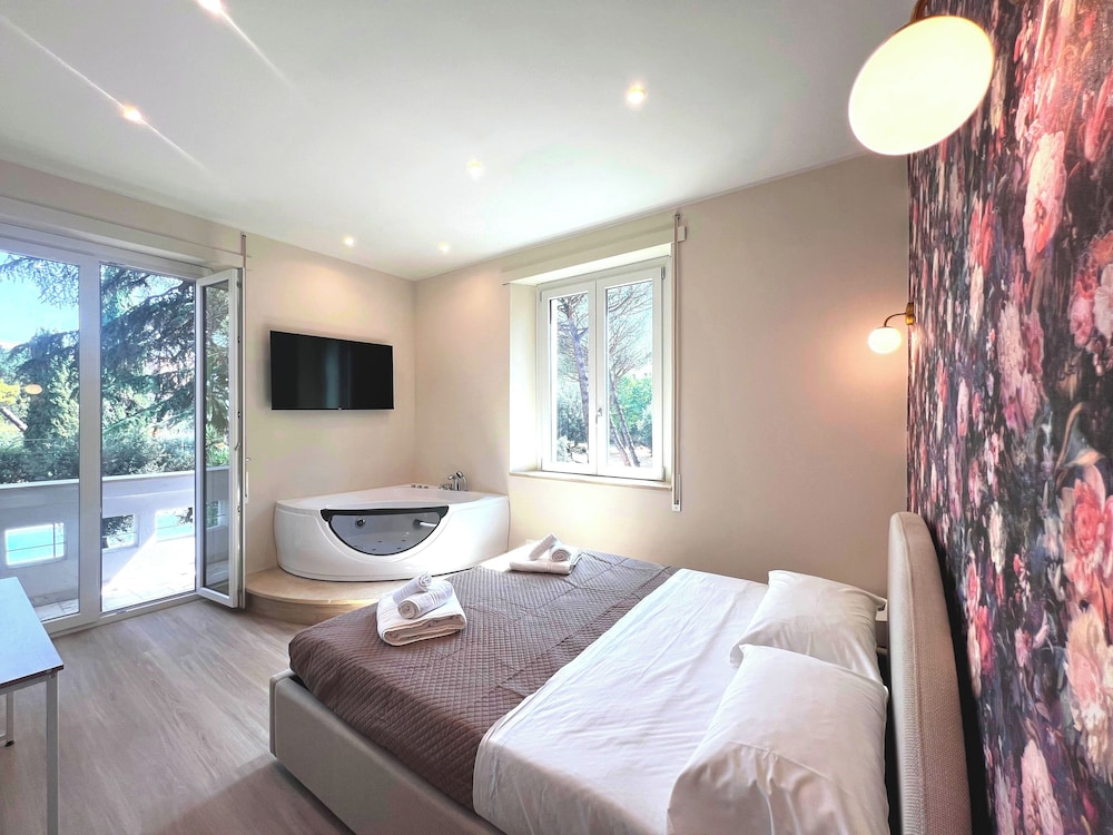 Aurelia Garden Rooms B&B 8