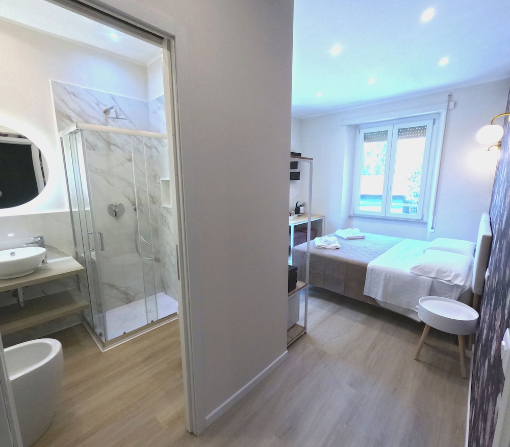 Aurelia Garden Rooms B&B 13