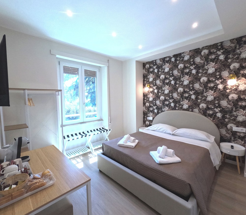 Aurelia Garden Rooms B&B 10