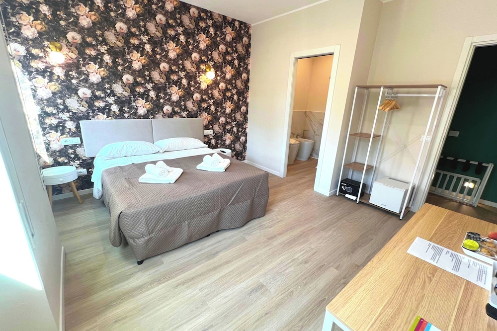 Aurelia Garden Rooms B&B 6