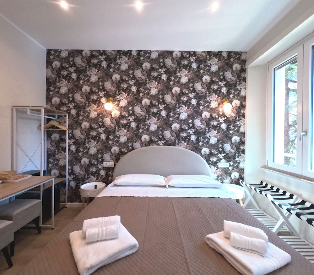 Aurelia Garden Rooms B&B 12