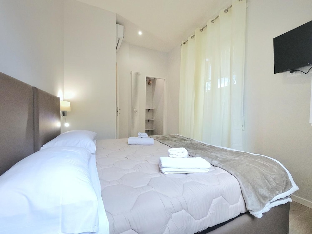 Aurelia Garden Rooms B&B 3