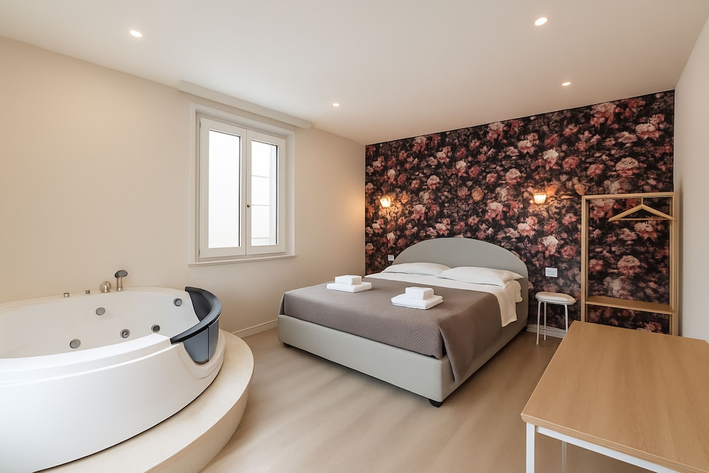 Aurelia Garden Rooms B&B 1