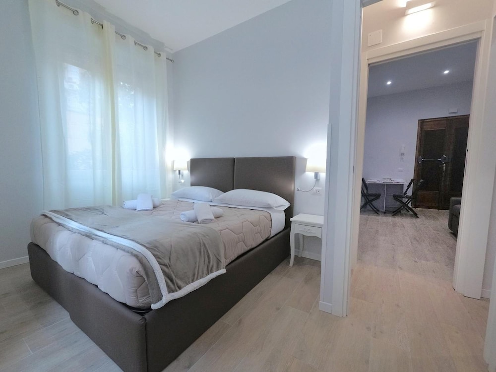 Aurelia Garden Rooms B&B 5